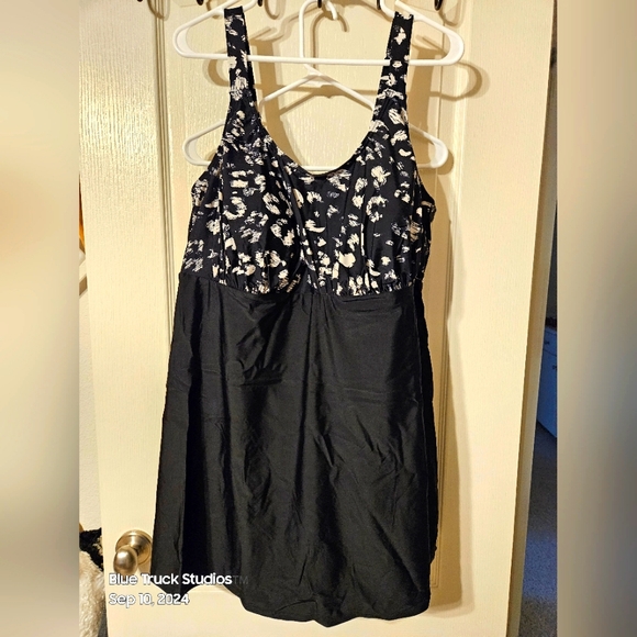 Plus Size Swimdress Bathing Suit | NWT Evans 22W - Picture 1 of 6